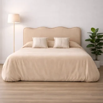 A cama Fiore Classic é uma cama estofada de linhas elegantes e intemporais, pensada para quem procura conforto, simplicidade e sofisticação no quarto.